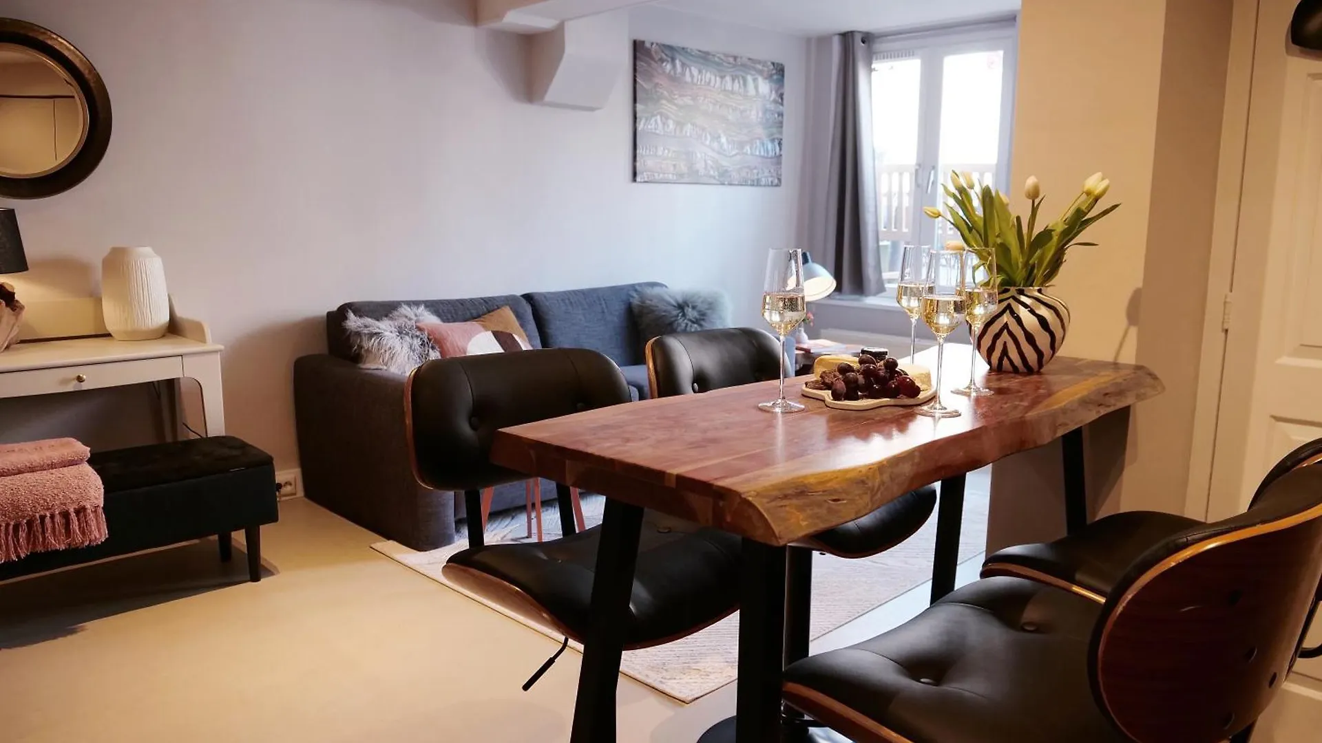 Canal Apartment Amsterdam Central 4P