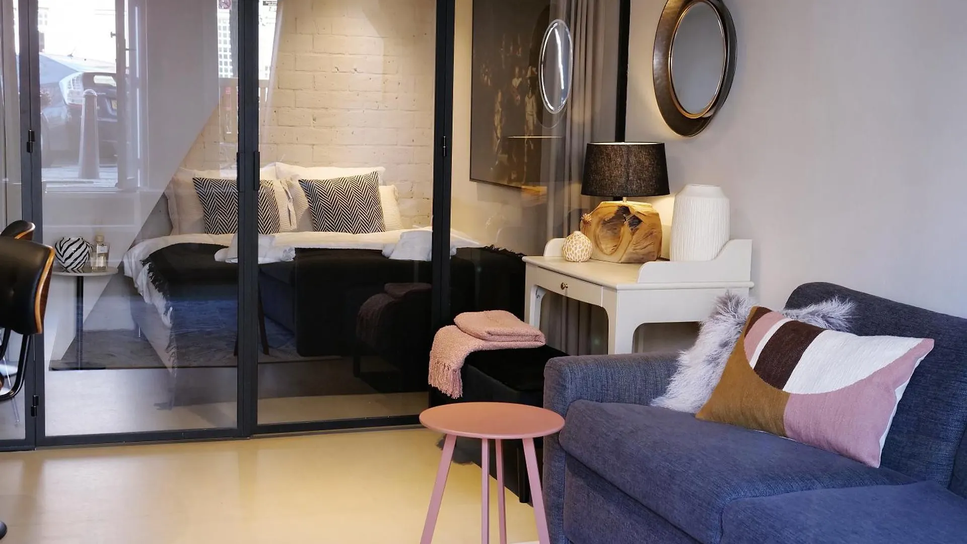 Canal Apartment Amsterdam Central 4P
