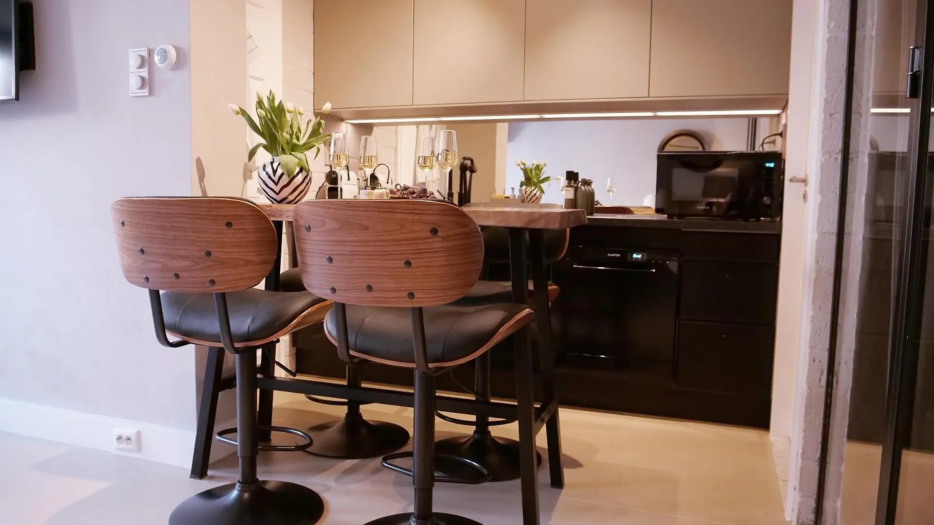 Canal Apartment Amsterdam Central 4P