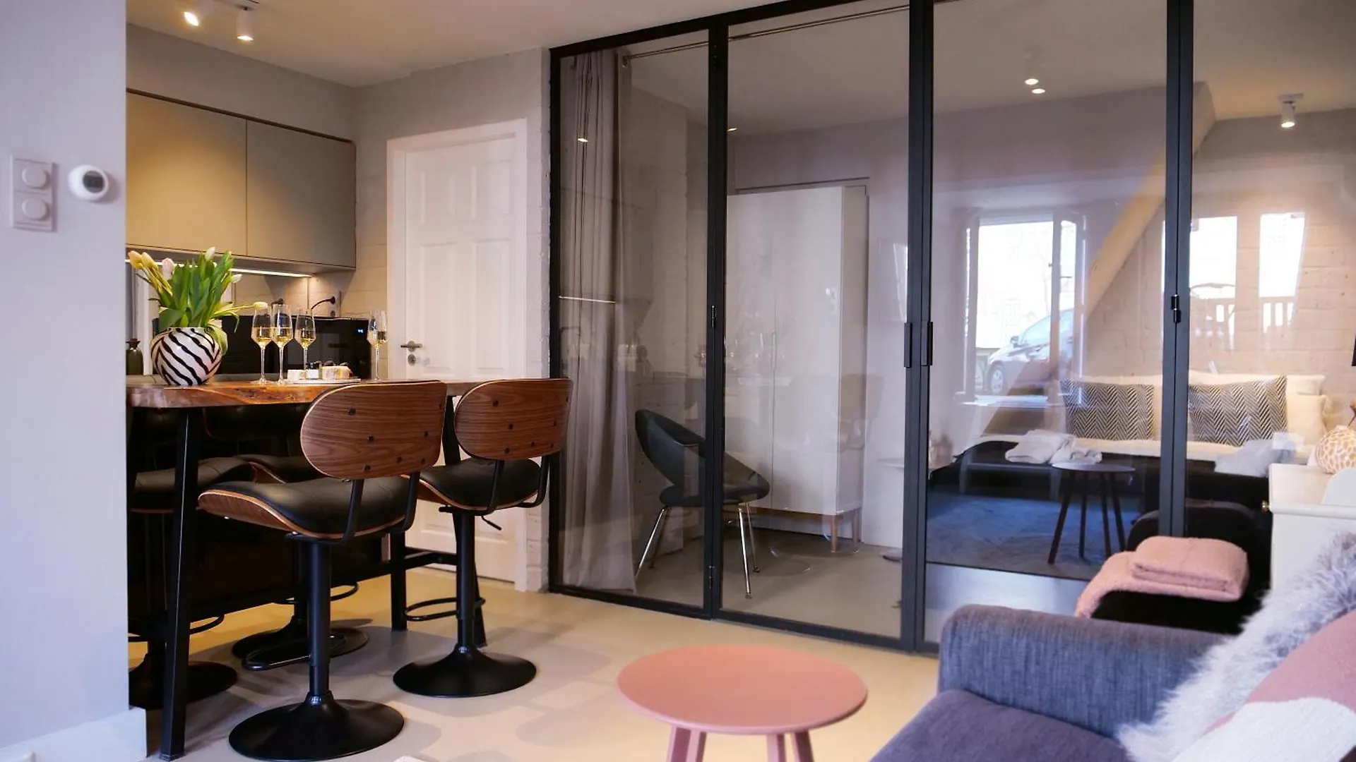 Canal Apartment Amsterdam Central 4P