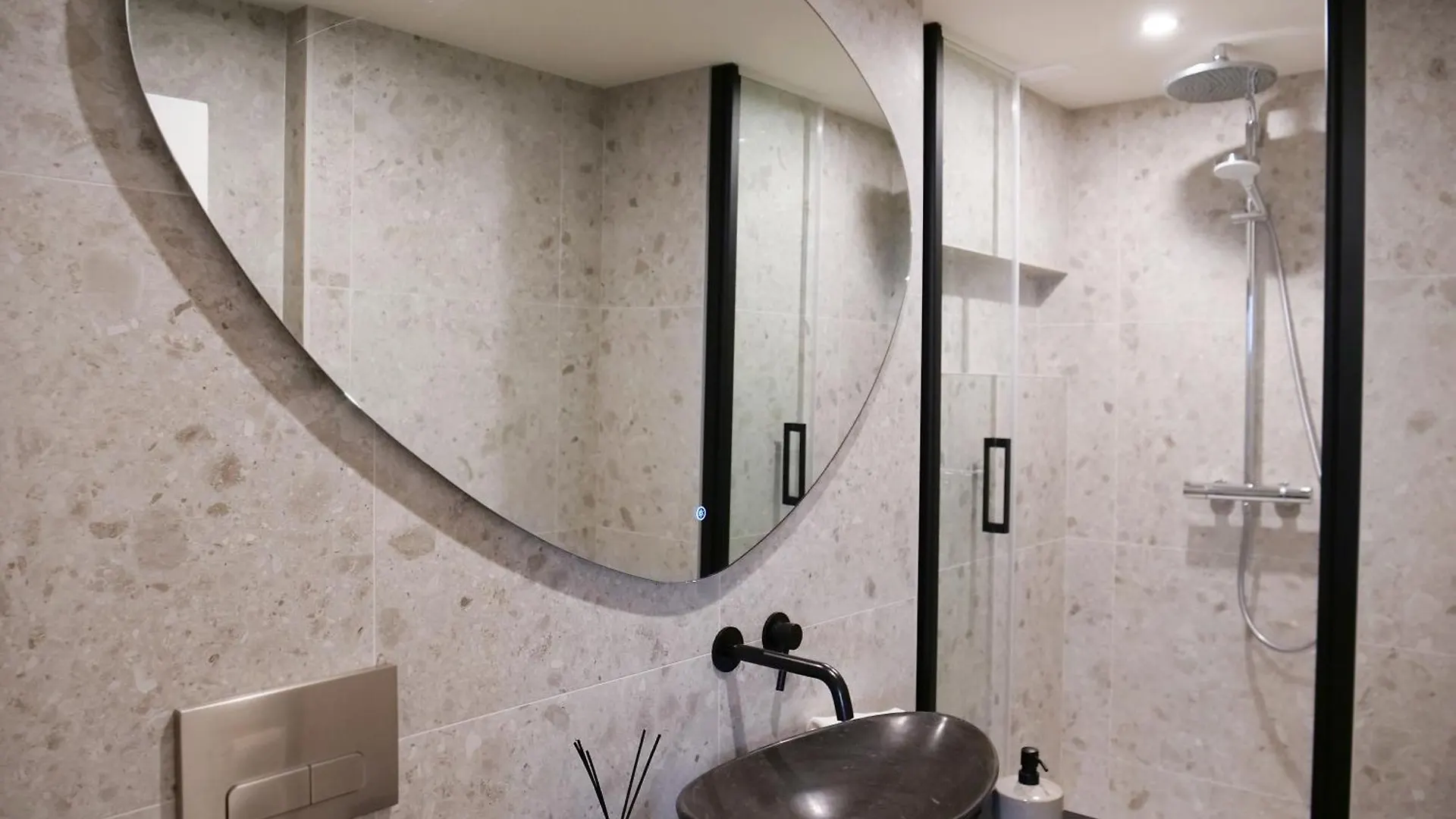 Canal Apartment Amsterdam Central 4P 네덜란드