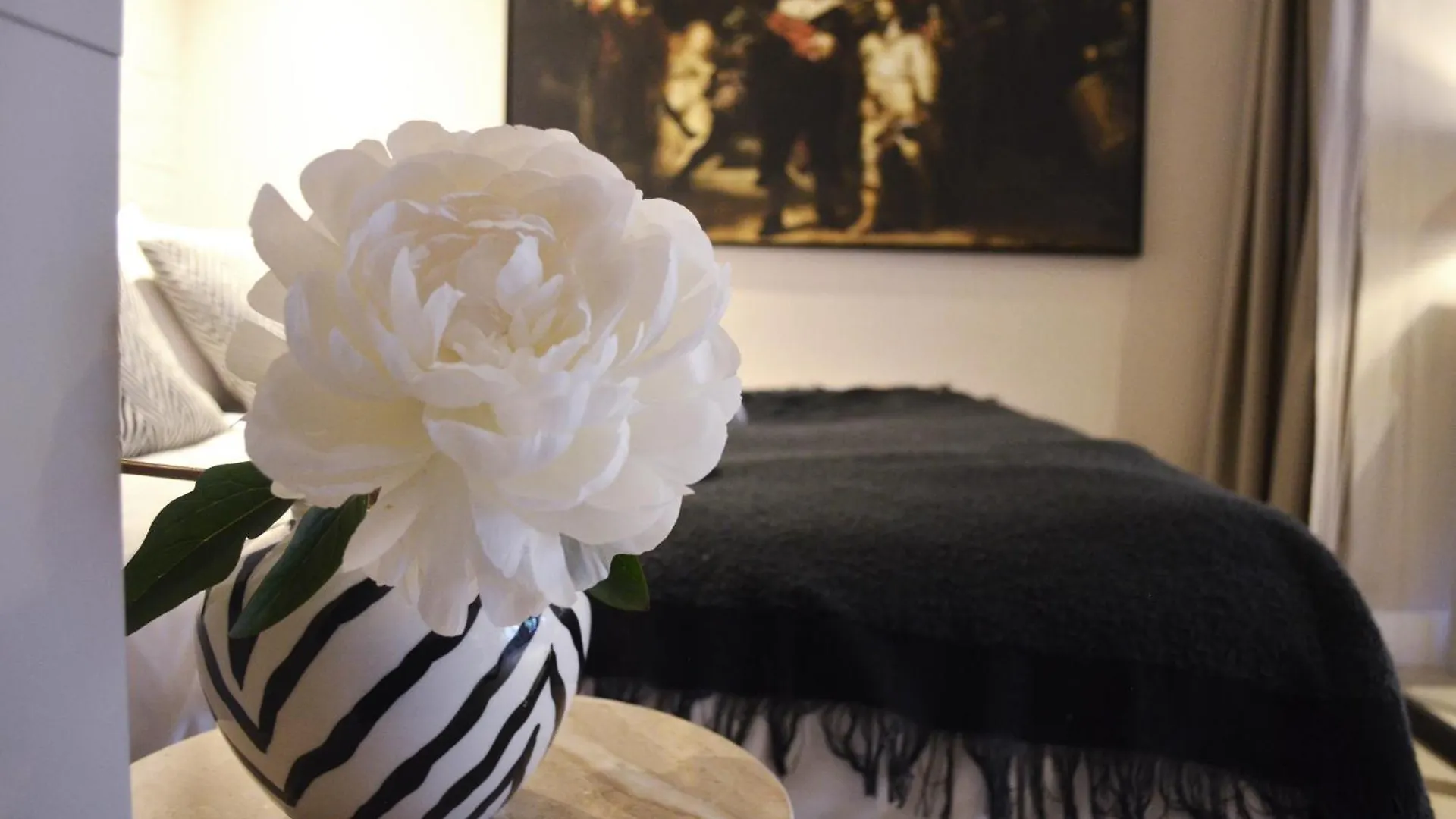 Canal Apartment Amsterdam Central 4P