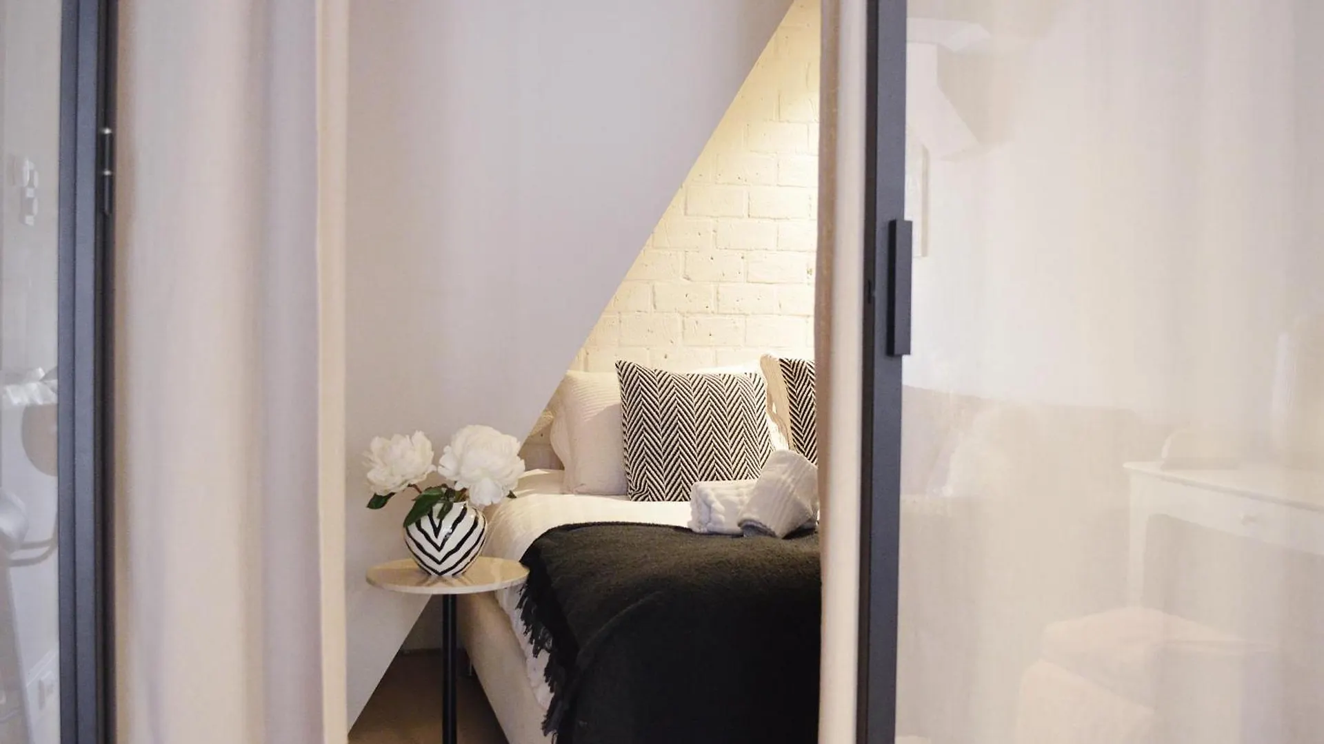 Canal Apartment Amsterdam Central 4P