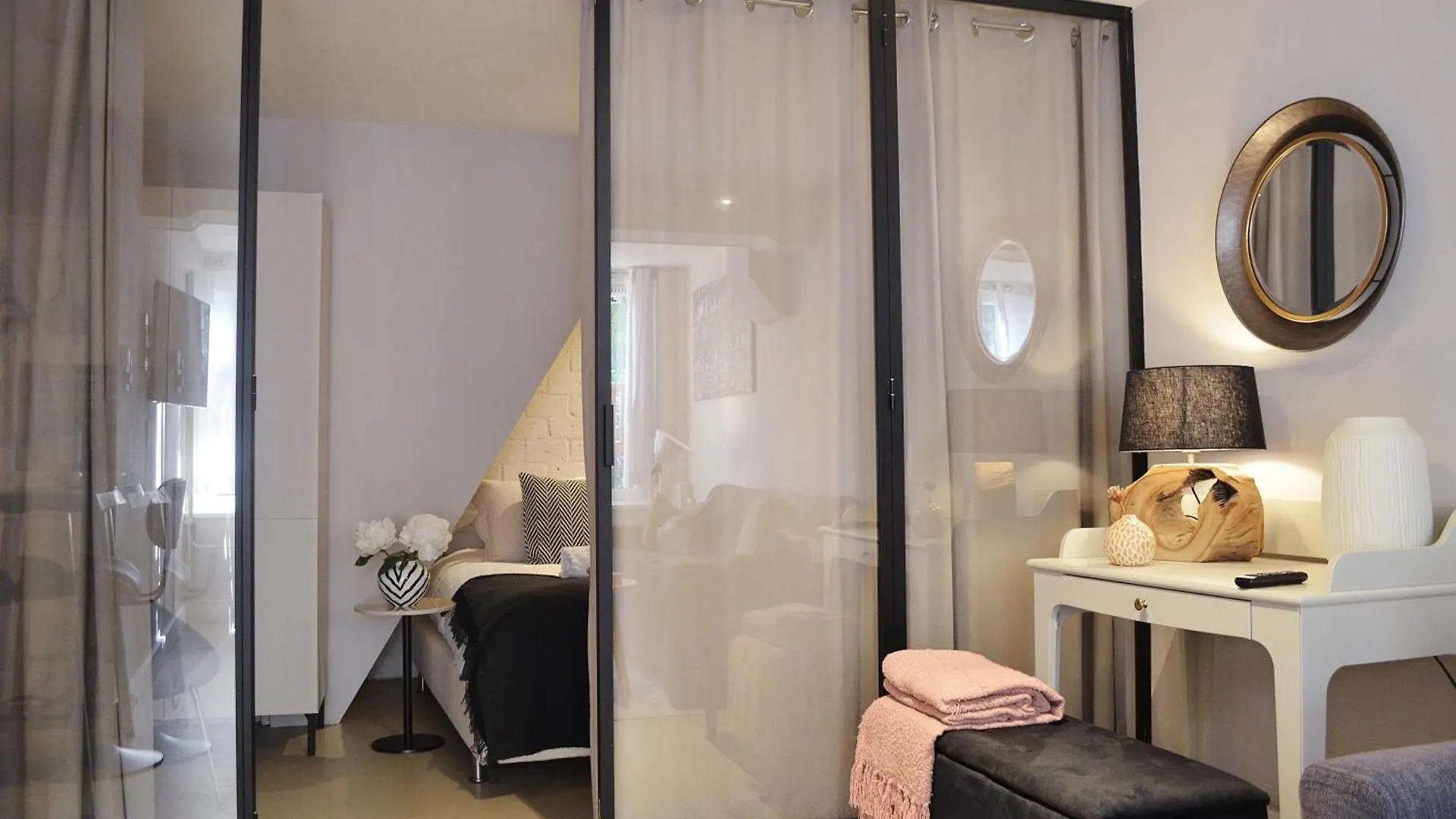 Canal Apartment Amsterdam Central 4P 네덜란드