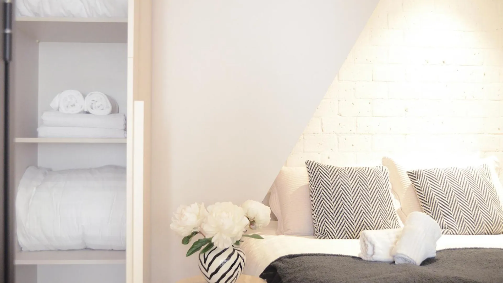 Canal Apartment Amsterdam Central 4P